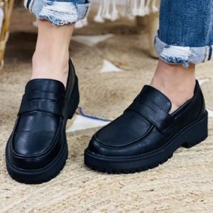 Forever black loafers slip-on shoes size 6 2in heel